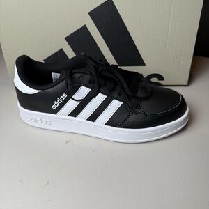 Adidas Breaknet, Men’s size 8, Black and White‎ sneaker